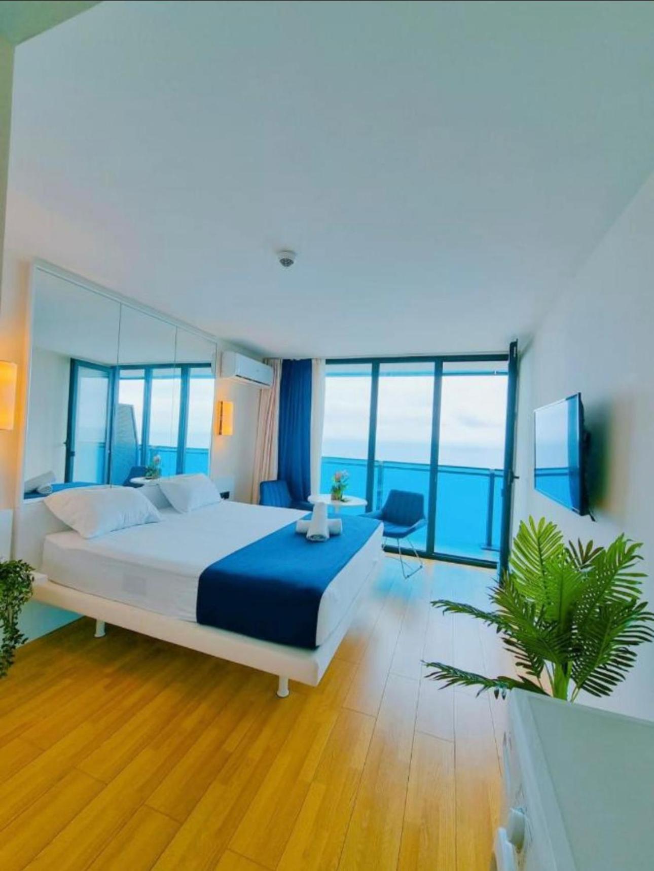 Orbi City Apartment With Sea View Batumi Eksteriør billede